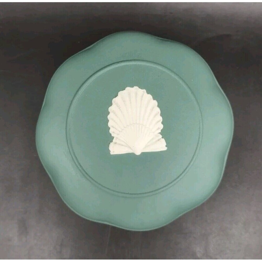 WEDGWOOD Sage Green Jasperware Trinket Box w/ Shell Design